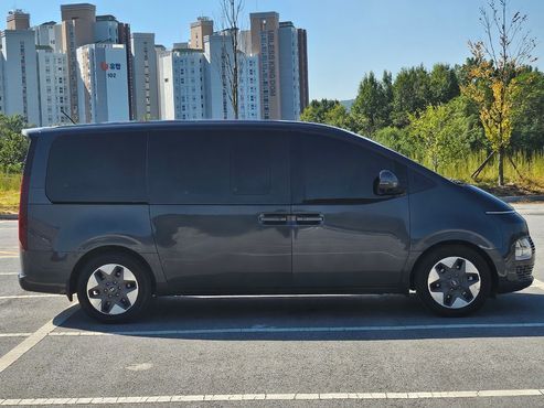 Hyundai Staria Tourer 11-Seater Modern — пробег 302 893 км — фото 4 из 5
