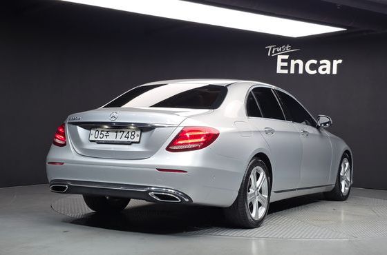 Mercedes-Benz E-Class E220d Avantgarde — пробег 142 991 км — фото 2 из 5