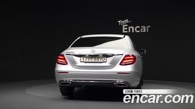 Mercedes-Benz E-Class E220d Avantgarde — пробег 16 380 км — фото 4 из 5
