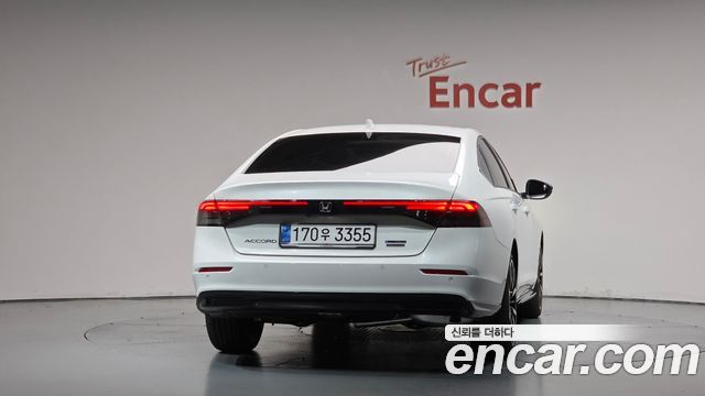 Honda Accord 2.0 Hybrid Touring — пробег 6 566 км — фото 4 из 5
