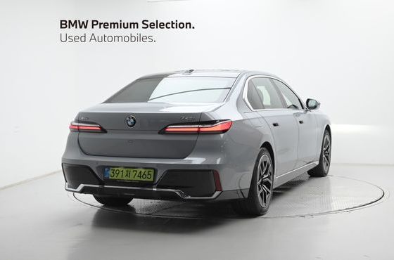 BMW 7-Series 740i xDrive M Sport — пробег 4 719 км — фото 2 из 5