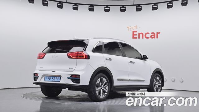 Kia Niro Prestige — пробег 129 849 км — фото 2 из 5