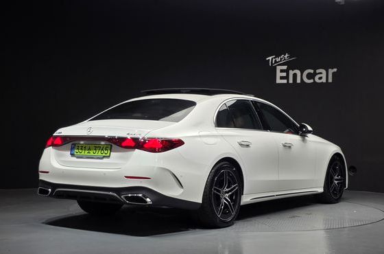 Mercedes-Benz E-Class E300 4MATIC AMG Line — пробег 1 044 км — фото 2 из 5
