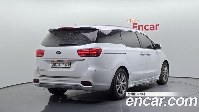Kia Carnival из Кореи Encar