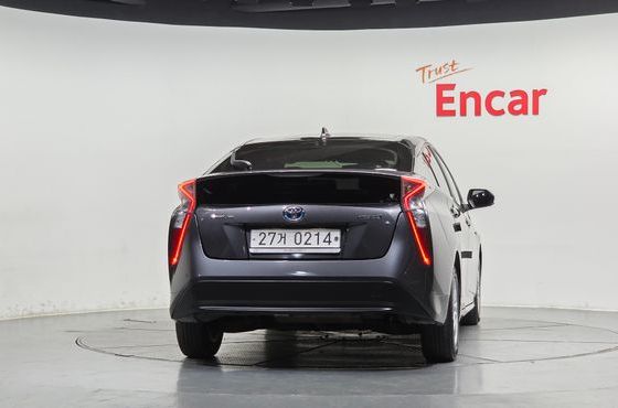 Toyota Prius 1.8 E — пробег 163 398 км — фото 4 из 5