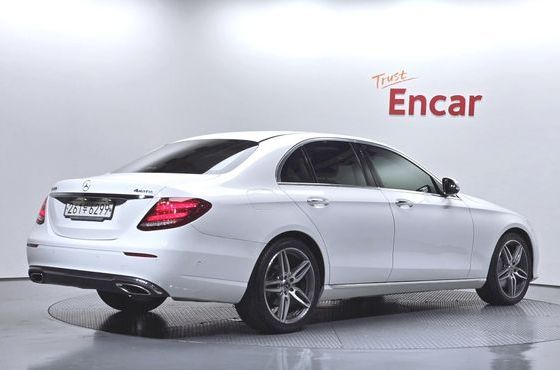 Mercedes-Benz E-Class E300 Avantgarde — пробег 83 015 км — фото 2 из 5