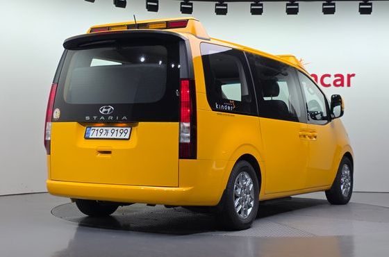 Hyundai Staria L3.5 Kinder Safety Car 15-Seater — пробег 26 287 км — фото 2 из 5
