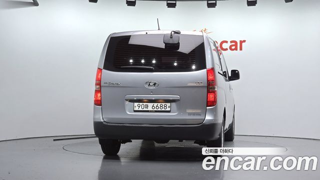 Hyundai Starex Van 5-Seater Style — пробег 209 616 км — фото 4 из 5