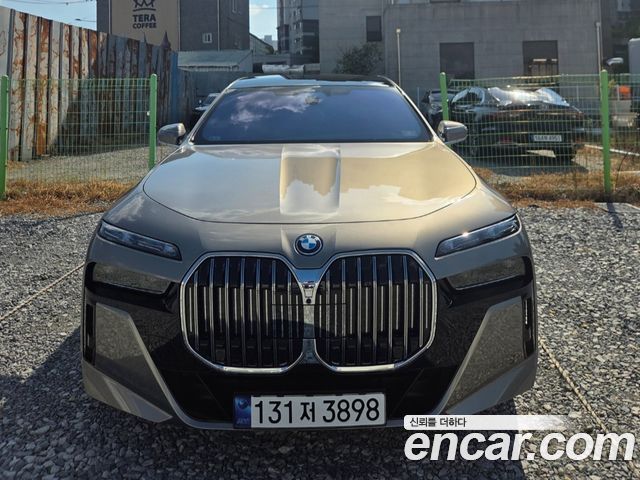BMW 7-Series 750e xDrive M Sport — пробег 6 500 км — фото 1 из 5