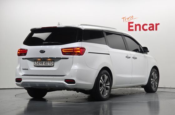 Kia Carnival 9-Seater Luxury — пробег 143 281 км — фото 2 из 5