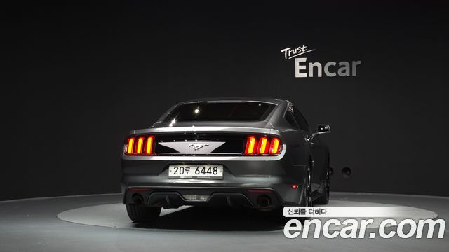 Ford Mustang Coupe — пробег 80 763 км — фото 4 из 5