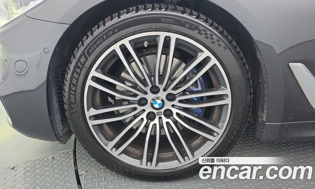 BMW 5-Series 530i xDrive M Sport Package Plus — пробег 50 913 км — фото 5 из 5