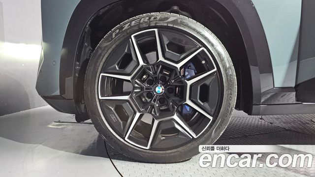BMW XM 4.4 — пробег 10 049 км — фото 5 из 5