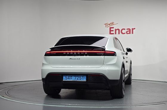 Porsche Macan 4S — пробег 17 644 км — фото 4 из 5
