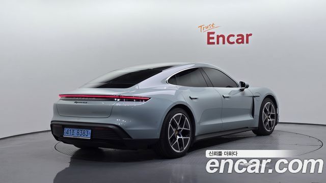 Porsche Taycan 4S — пробег 5 557 км — фото 2 из 5