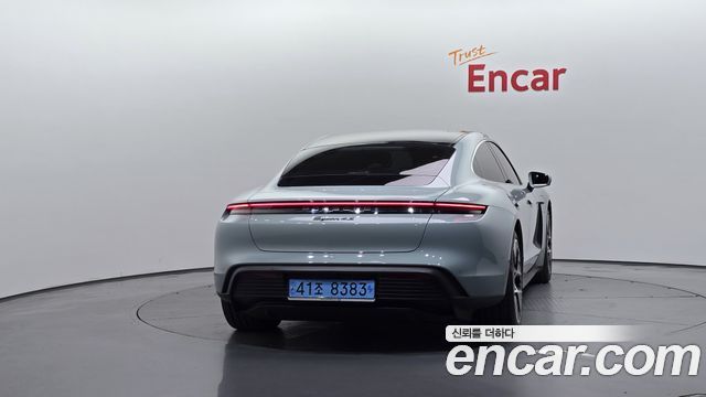 Porsche Taycan 4S — пробег 5 557 км — фото 4 из 5