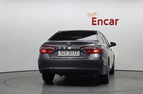Toyota Camry Hybrid LE — пробег 70 739 км — фото 4 из 5