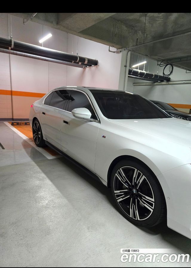BMW 7-Series 750e xDrive M Sport — пробег 8 993 км — фото 2 из 5