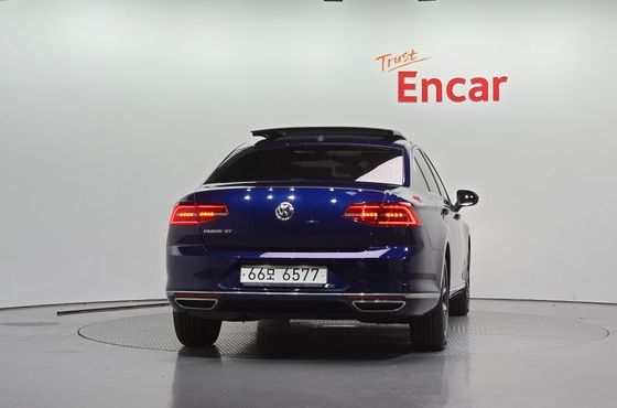 Volkswagen Passat 2.0 TDI Premium — пробег 156 424 км — фото 4 из 5