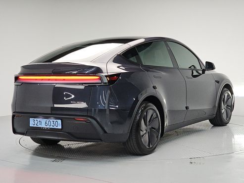 Tesla Model Y Long Range AWD — пробег 15 731 км — фото 4 из 5