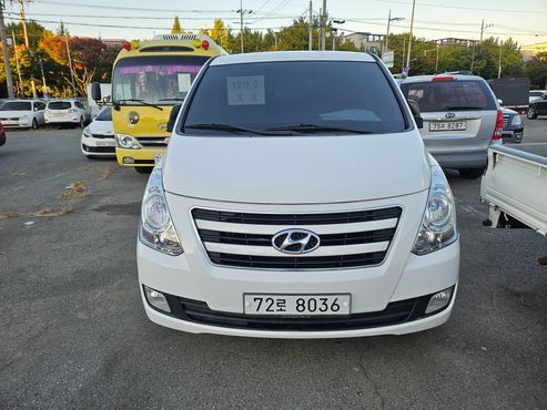 Hyundai Starex 12-Seater Wagon Smart — пробег 182 400 км — фото 1 из 5