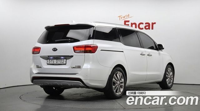 Kia Carnival Gasoline 7-seater Limousine President — пробег 45 219 км — фото 2 из 5