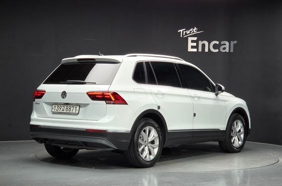 Volkswagen Tiguan 2.0 TDI Premium — пробег 35 817 км — фото 2 из 5