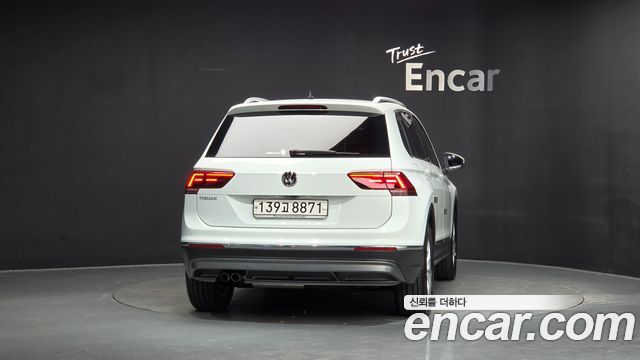 Volkswagen Tiguan 2.0 TDI Premium — пробег 35 817 км — фото 4 из 5