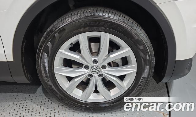 Volkswagen Tiguan 2.0 TDI Premium — пробег 35 817 км — фото 5 из 5