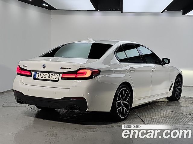 BMW 5-Series 530i xDrive M Sport Package — пробег 28 900 км — фото 4 из 5