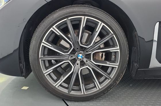 BMW 7-Series 740Li xDrive M Sport Package — пробег 100 105 км — фото 5 из 5