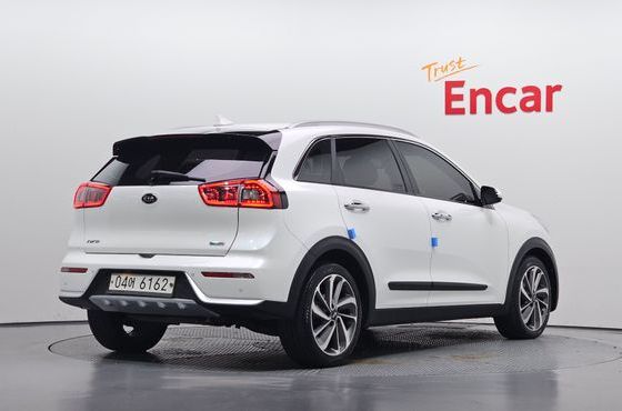 Kia Niro Prestige — пробег 161 268 км — фото 2 из 5