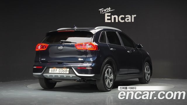 Kia Niro Prestige — пробег 120 929 км — фото 2 из 5
