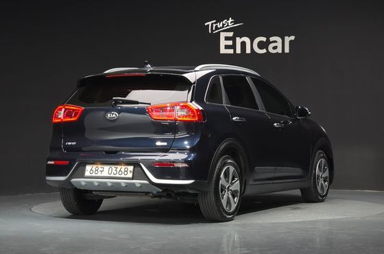 Kia Niro Prestige — пробег 120 929 км — фото 2 из 5