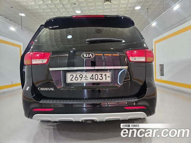 Kia Carnival 9-seater Luxury — пробег 174 805 км — фото 4 из 5