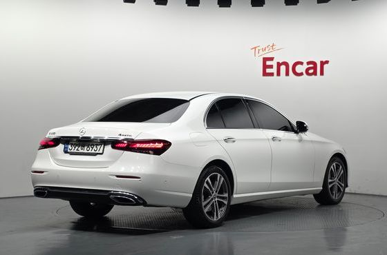 Mercedes-Benz E-Class E350 4MATIC Avantgarde — пробег 30 180 км — фото 2 из 5