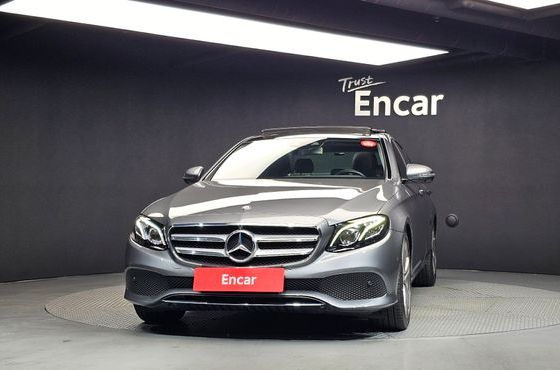 Mercedes-Benz E-Class E300 4MATIC Avnatgarde — пробег 66 647 км — фото 3 из 5