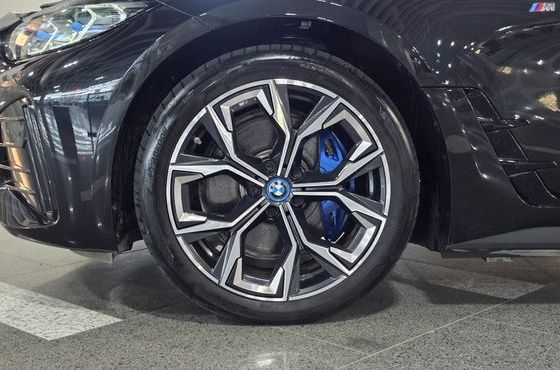 BMW i4 eDrive40 M Sports Pro — пробег 16 362 км — фото 5 из 5