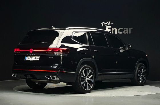Volkswagen Atlas 2.0 TSI R-LINE 6-Seater — пробег 8 737 км — фото 2 из 5