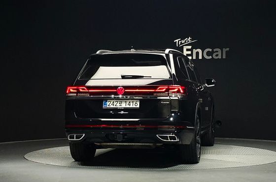 Volkswagen Atlas 2.0 TSI R-LINE 6-Seater — пробег 8 737 км — фото 4 из 5