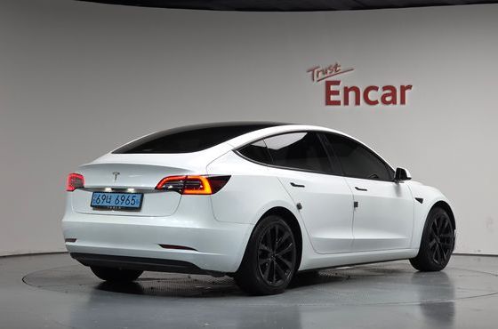 Tesla Model 3 RWD — пробег 40 857 км — фото 2 из 5