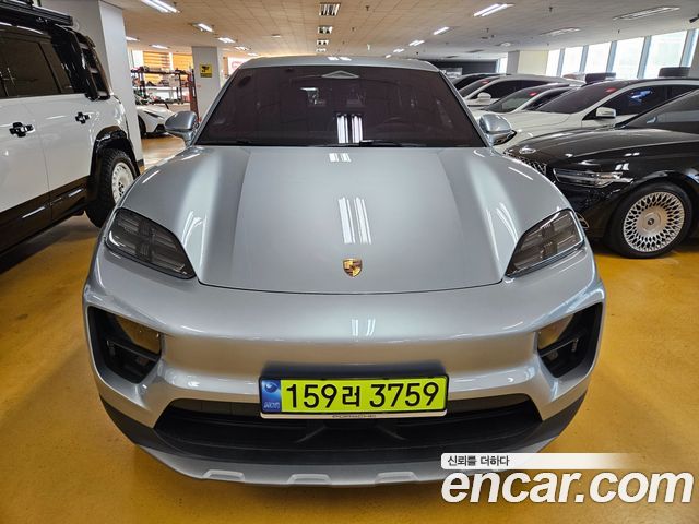 Porsche Macan Base 4 — пробег 4 806 км — фото 1 из 5