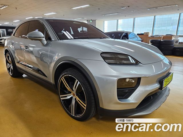 Porsche Macan Base 4 — пробег 4 806 км — фото 2 из 5