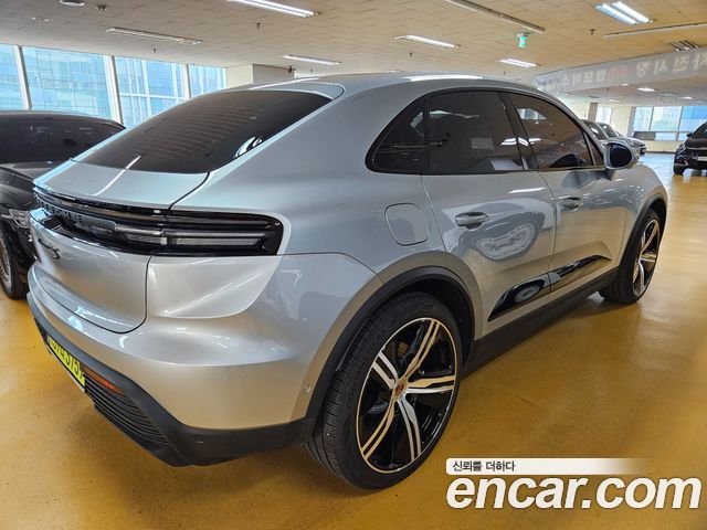 Porsche Macan Base 4 — пробег 4 806 км — фото 3 из 5