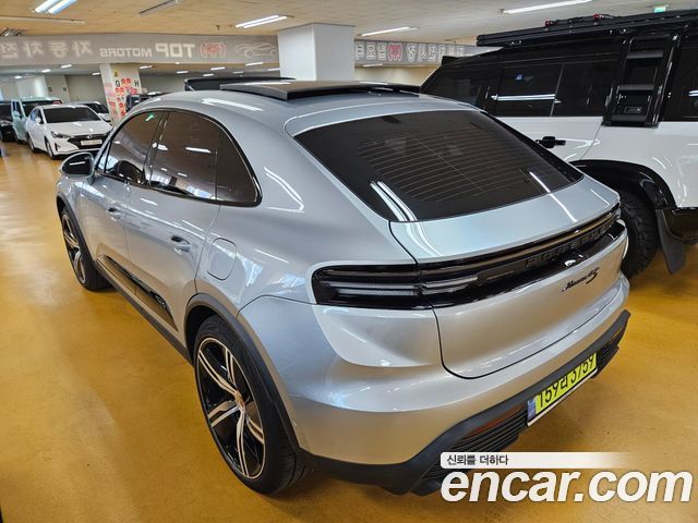 Porsche Macan Base 4 — пробег 4 806 км — фото 5 из 5