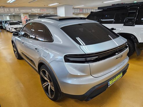 Porsche Macan Base 4 — пробег 4 806 км — фото 5 из 5