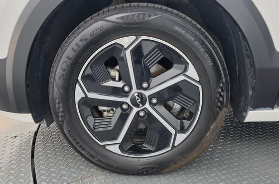 Kia Niro Prestige — пробег 45 362 км — фото 5 из 5