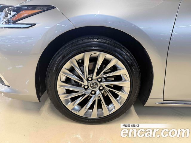 Lexus ES Executive — пробег 11 100 км — фото 5 из 5