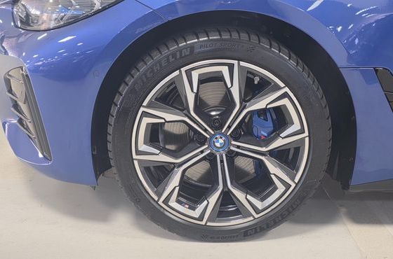 BMW i4 eDrive40 M Sports Pro — пробег 25 663 км — фото 5 из 5