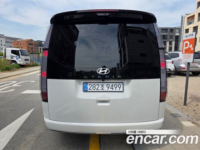 Hyundai Staria HEV 1.6T Lounge 7-Seater Inspiration — пробег 104 км — фото 2 из 5